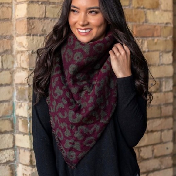 Accessories Triangle Blanket Scarf Nwt Poshmark